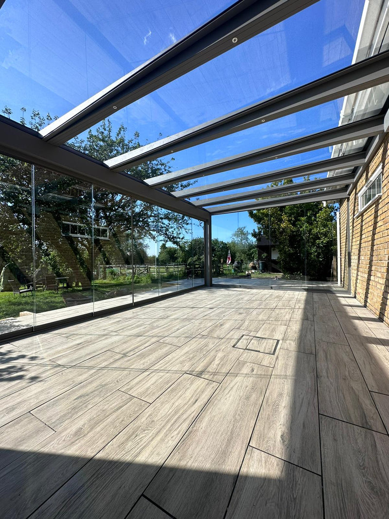 Cargue la imagen en el visor de la galería, Terraza de aluminio con solárium de vidrio Skyview UltraLine 
