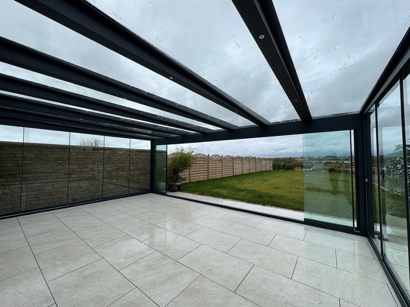Cargue la imagen en el visor de la galería, Terraza de aluminio con solárium de vidrio Skyview UltraLine 
