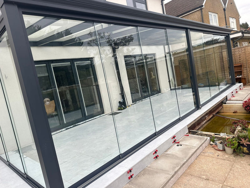 Laden Sie das Bild in Galerie -Viewer, Deponti 4x4m Skyline Aluminium Glasdach Pergola Veranda Grau 
