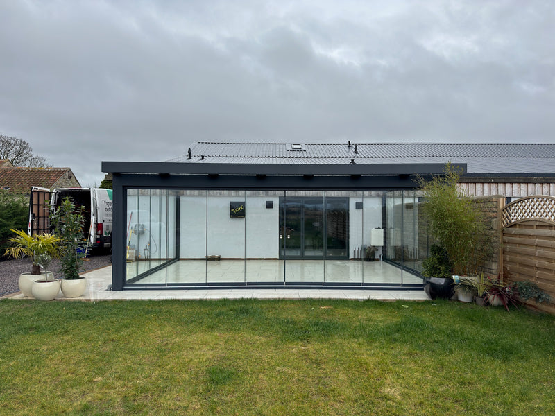 Cargue la imagen en el visor de la galería, Terraza de aluminio con solárium de vidrio Skyview UltraLine 
