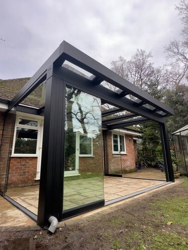 Cargue la imagen en el visor de la galería, Terraza de aluminio con solárium de vidrio Skyview UltraLine 
