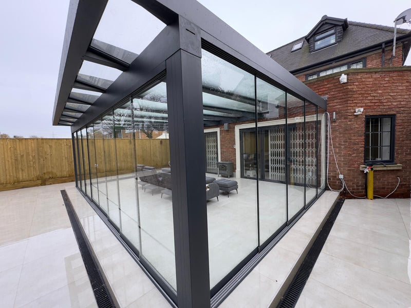 Cargue la imagen en el visor de la galería, Terraza de aluminio con solárium de vidrio Skyview UltraLine 
