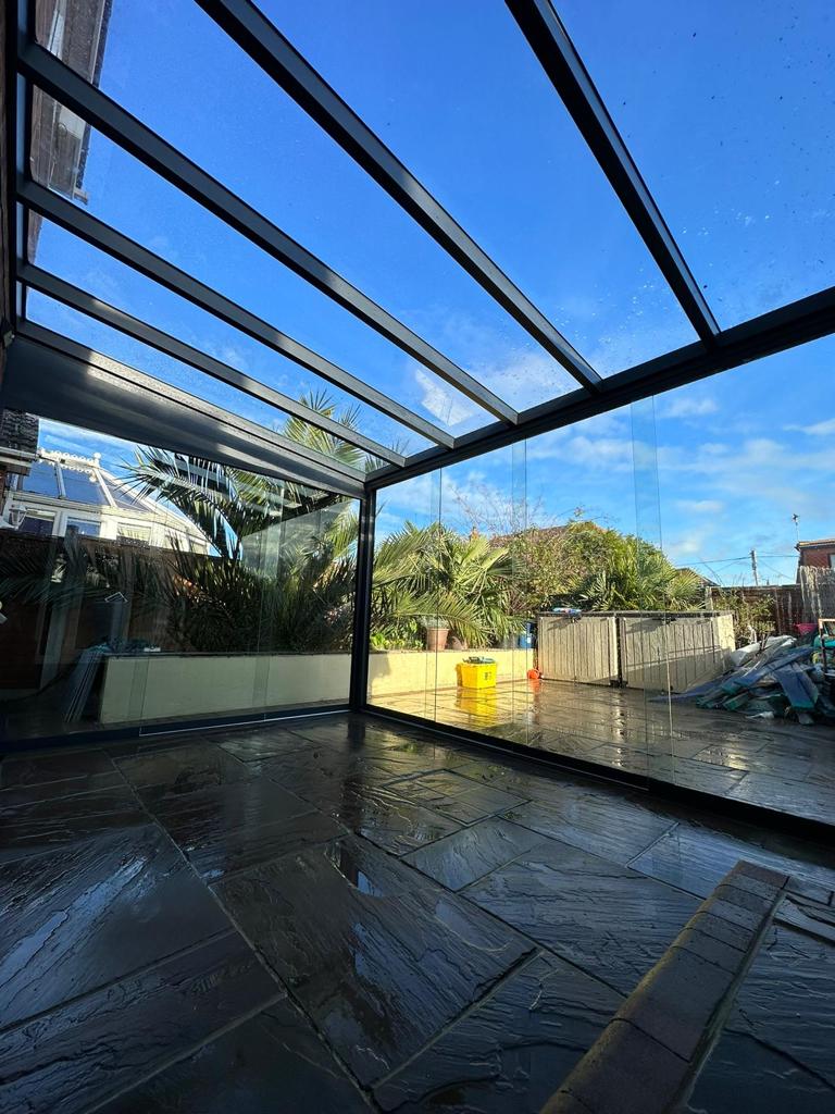 Laden Sie das Bild in Galerie -Viewer, Glass roof veranda
