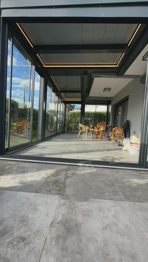 Cargar y reproducir video en Gallery Viewer, Matterhorn Rolling Roof Retractable Smart System Bioclimatic Pergola
