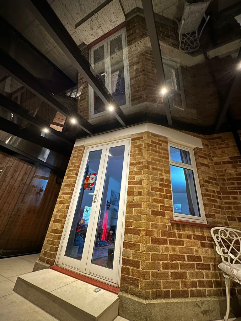 Laden Sie das Bild in Galerie -Viewer, Bespoke glass veranda 
